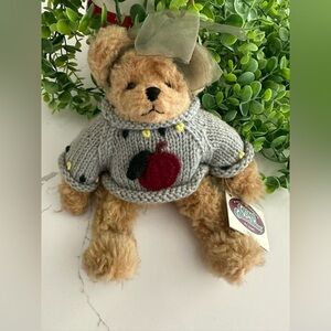 Ganz Cottage Collectibles 1998 Mitzie Bear Plush Stuffed Animal Brown 10"  Apple